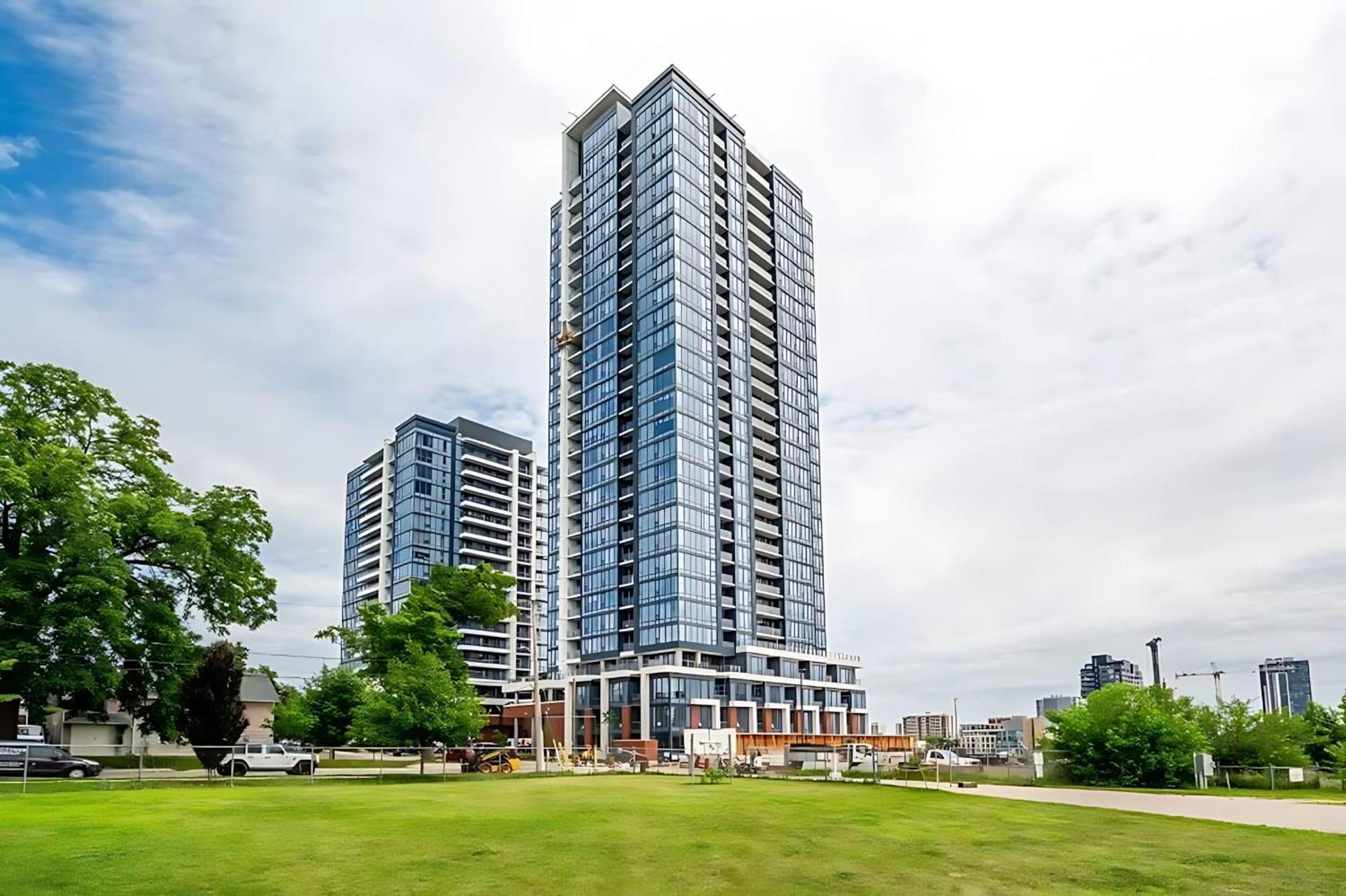 Condo Unit With Stunning Views & Amenities Kitchener Exterior photo